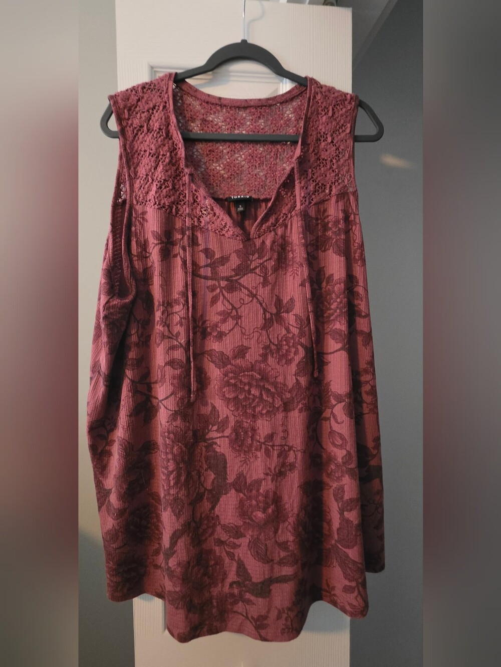 torrid Mauve Floral Lace-Trim Sleeveless Tunic